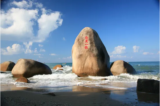 化身蓝海卫士，守护三亚海滨丨leyu.乐鱼环境首个“海域保洁”项目正式签约进场